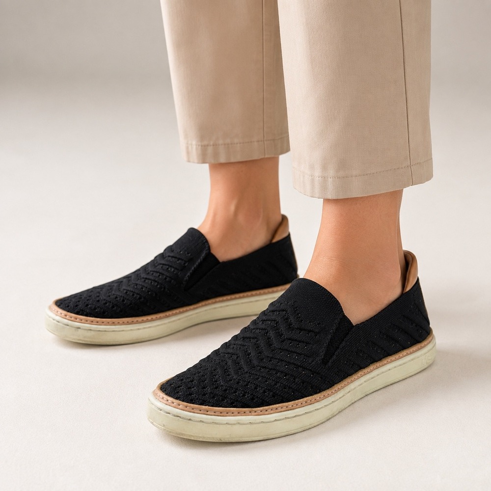 UGG Sammy Chevron Black Knit Slip On Sneakers Womens 8 Low Top Walking Shoes